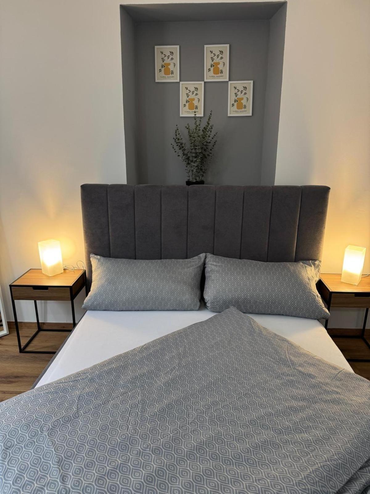 Apartment M & E *