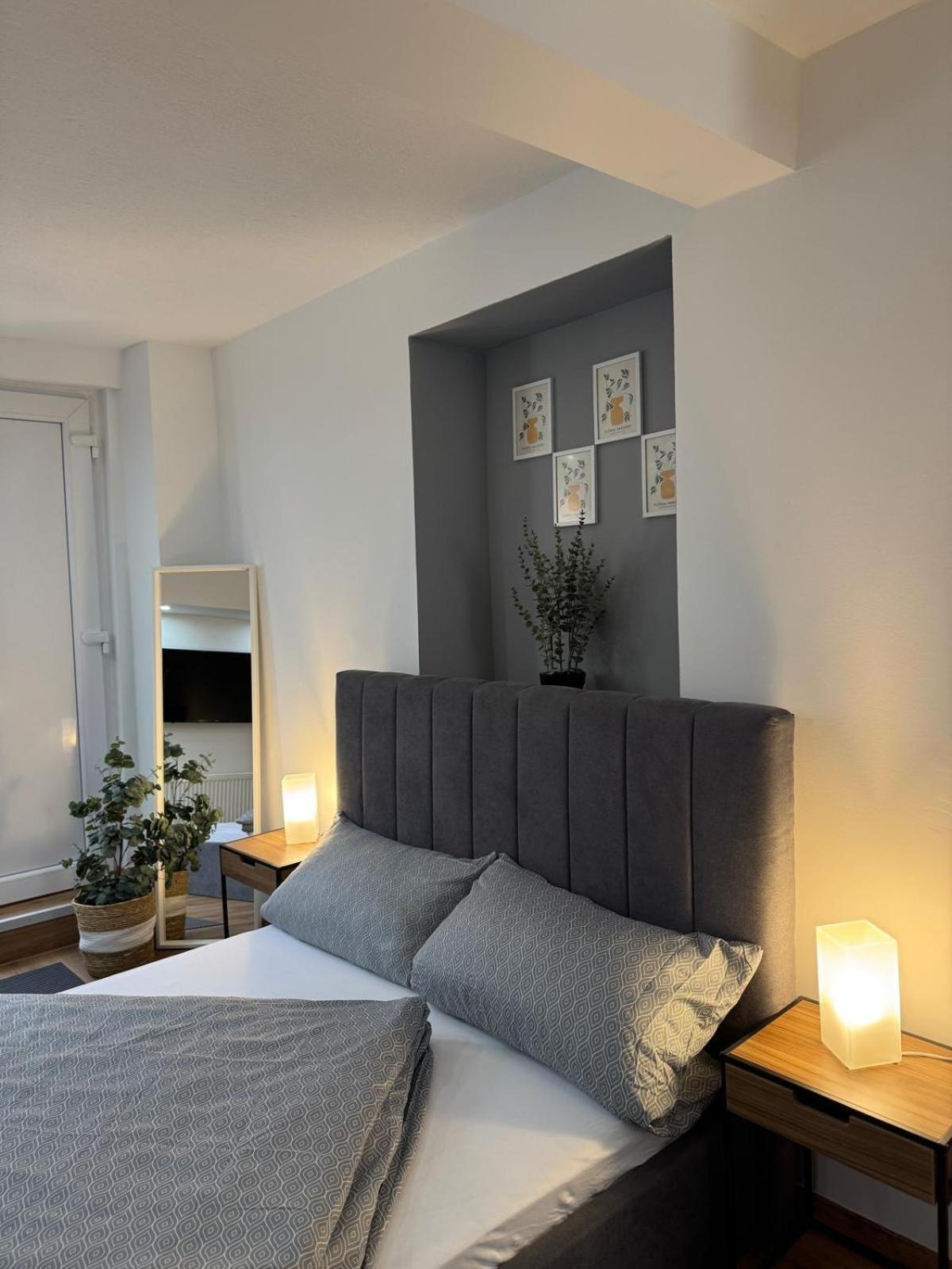 M & E Apartment *